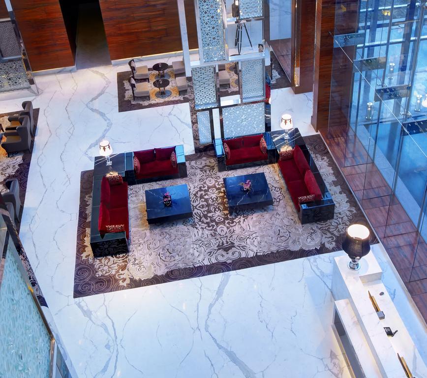 Taj City Centre Gurugram Gurgaon Exterior foto The lobby of the hotel