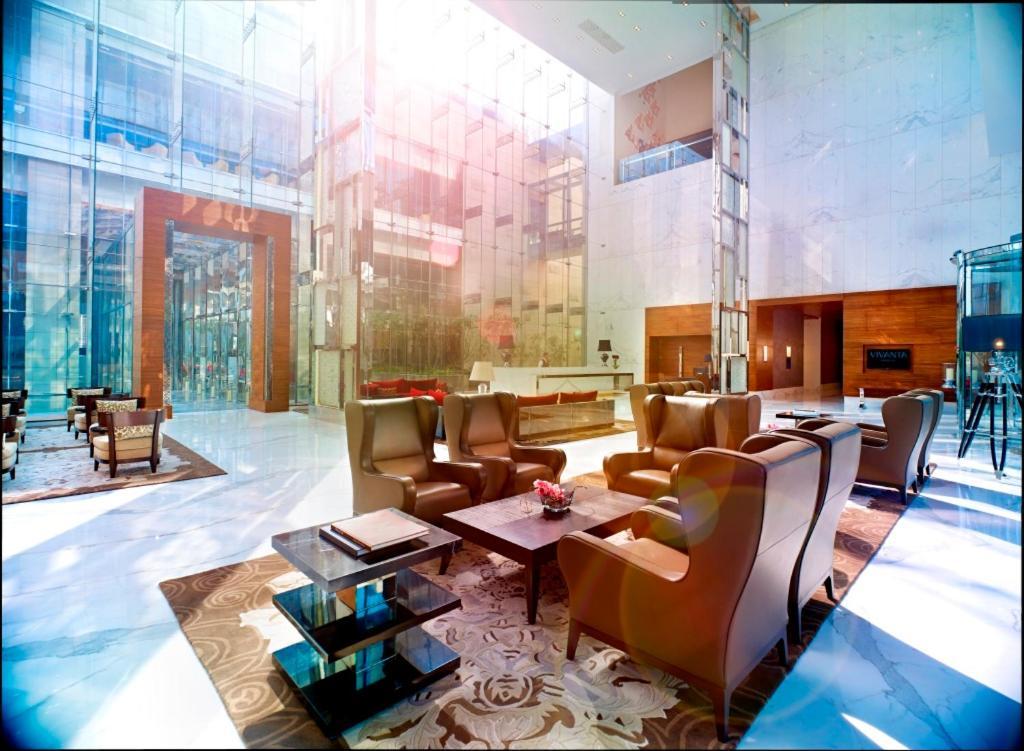 Taj City Centre Gurugram Gurgaon Exterior foto The lobby of the hotel