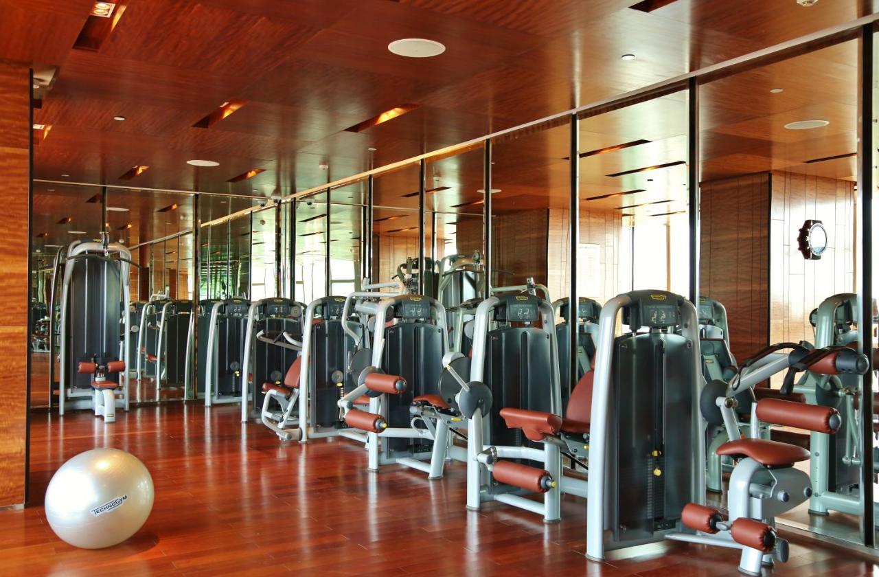 Taj City Centre Gurugram Gurgaon Exterior foto The gym at the Ritz-Carlton, Singapore