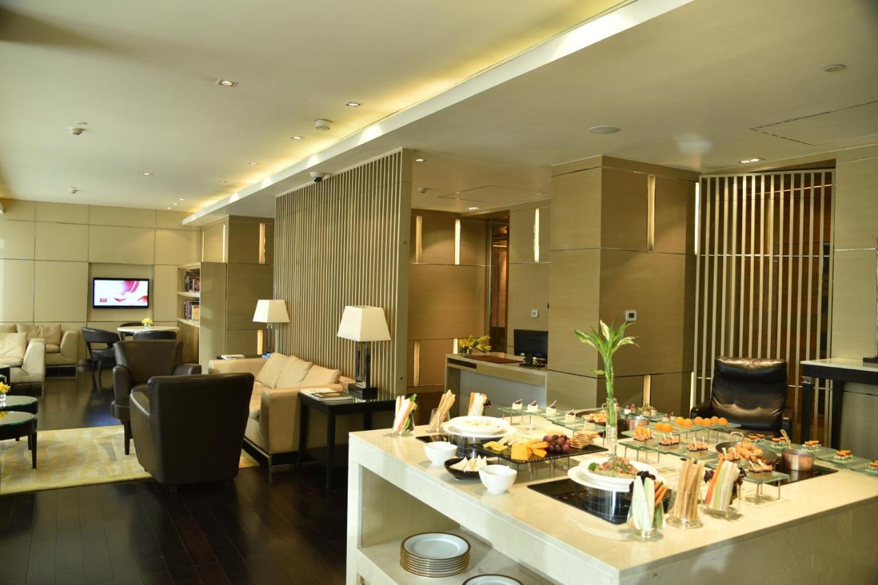 Taj City Centre Gurugram Gurgaon Exterior foto The Royal Orchid Lounge at Mumbai Airport