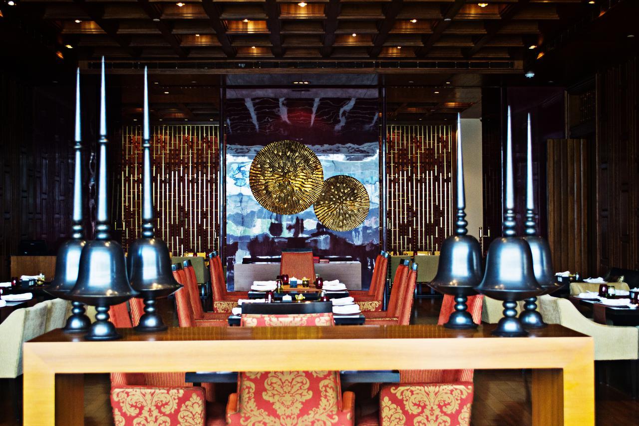 Taj City Centre Gurugram Gurgaon Exterior foto The interior of the restaurant