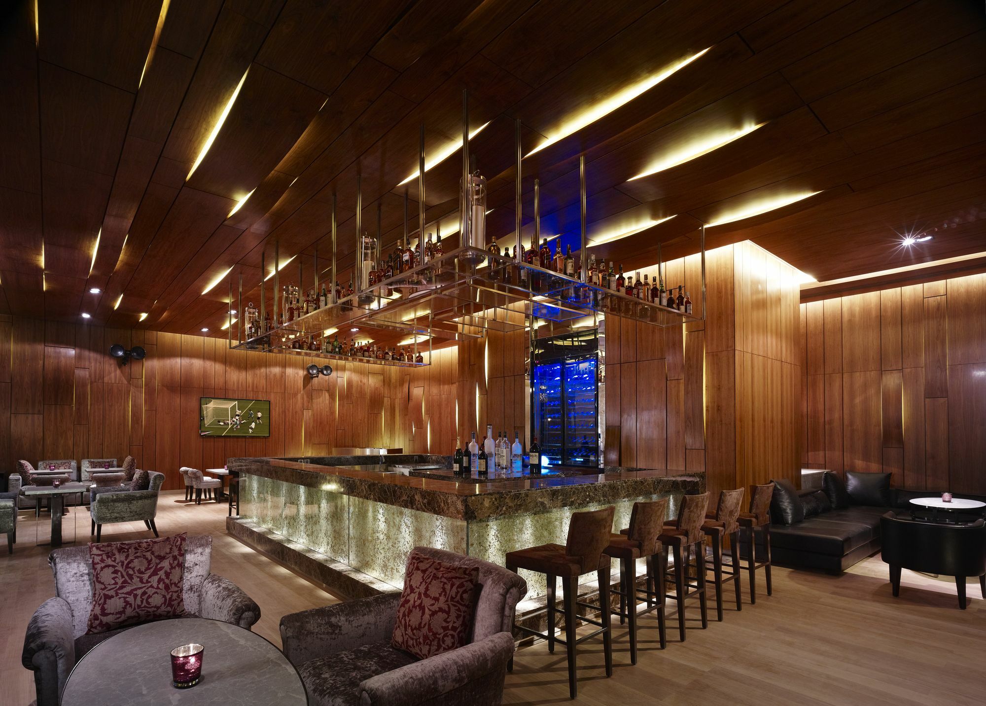 Taj City Centre Gurugram Gurgaon Exterior foto The bar at the 101 lounge