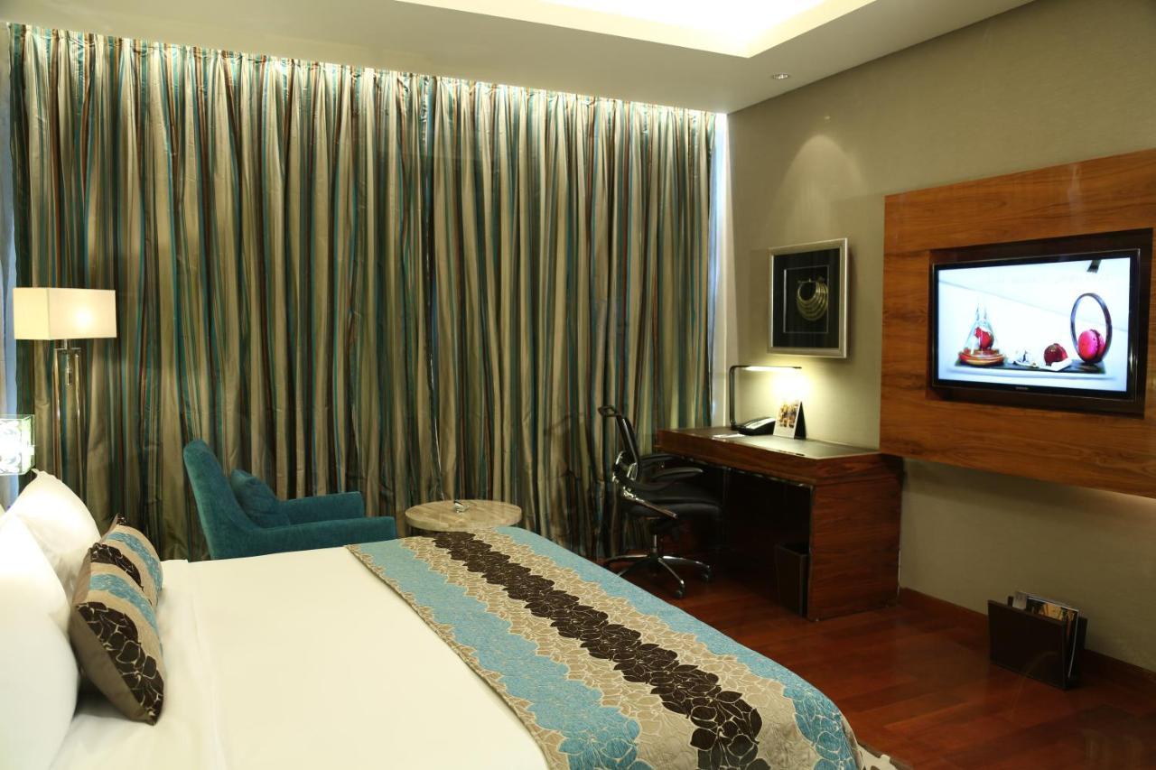 Taj City Centre Gurugram Gurgaon Exterior foto A room at the hotel